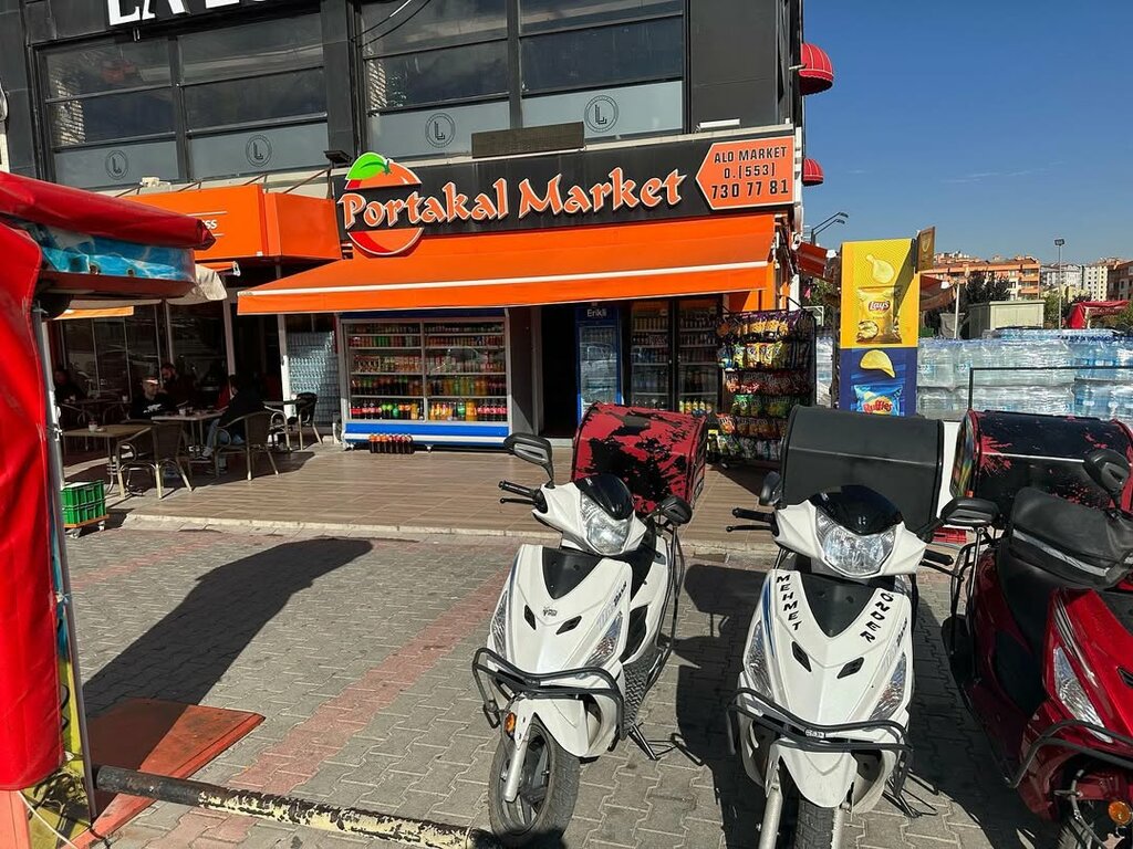 Grocery Orange Market, Konya, photo