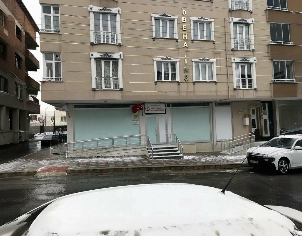 Поликлиника для взрослых Bahçelievler Aile Sağlık Merkezi, Капаклы, фото
