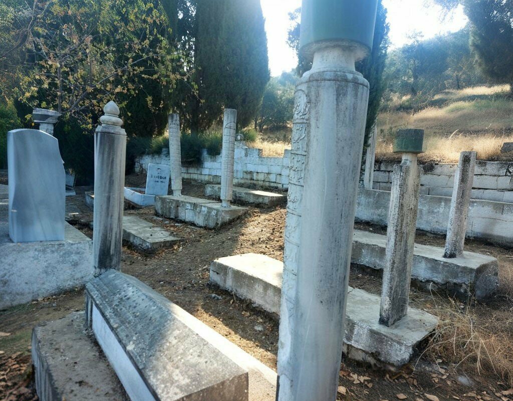 Landmark, attraction Ali Baba Türbesı, Tire, photo