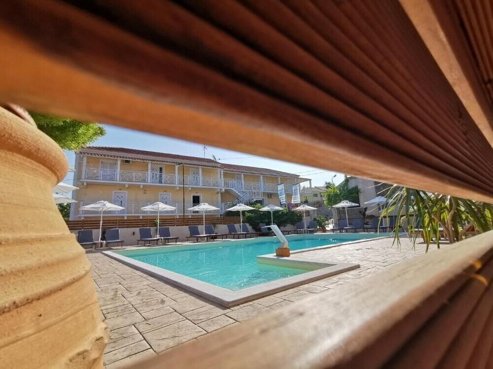 Фото The Mathraki Studios Adult Only