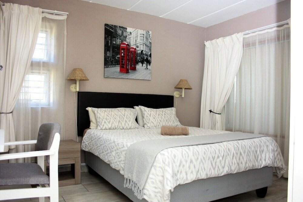 Фото Amies Self-catering Apartments