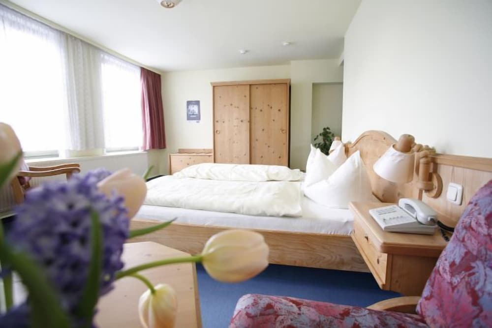 Фото Hotel Zur Goldenen Sonne