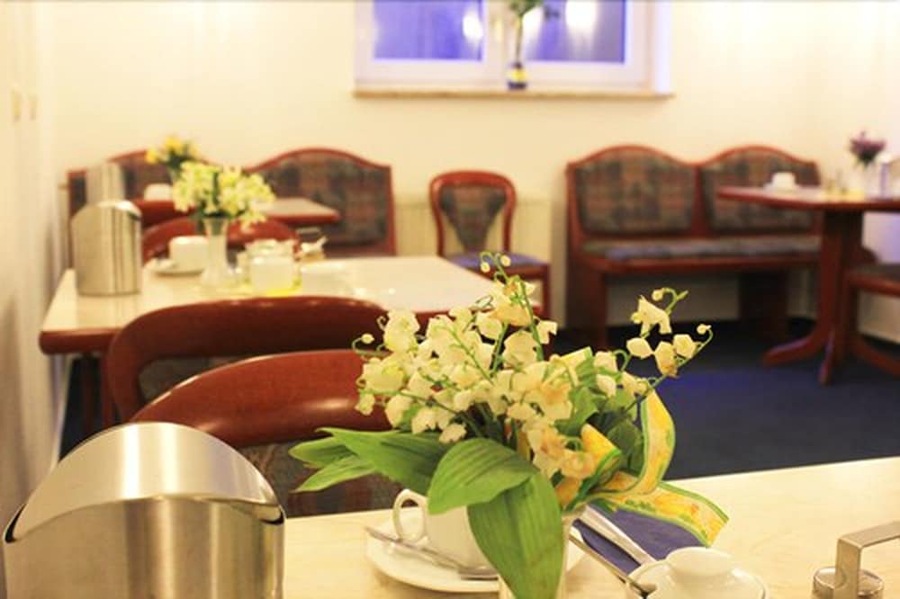 Фото Hotel Altenwerder Hof