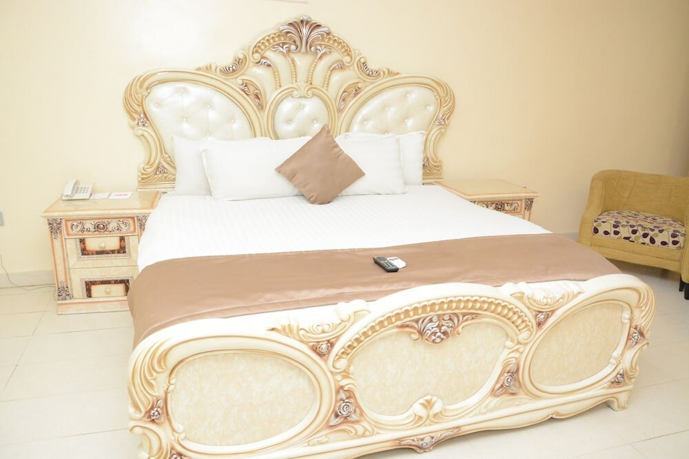 Фото Warri Wetland Hotel