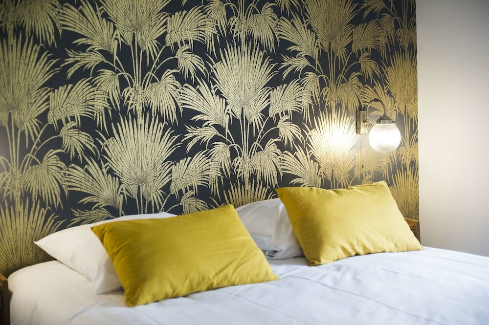 Фото Georges Hostel & Café