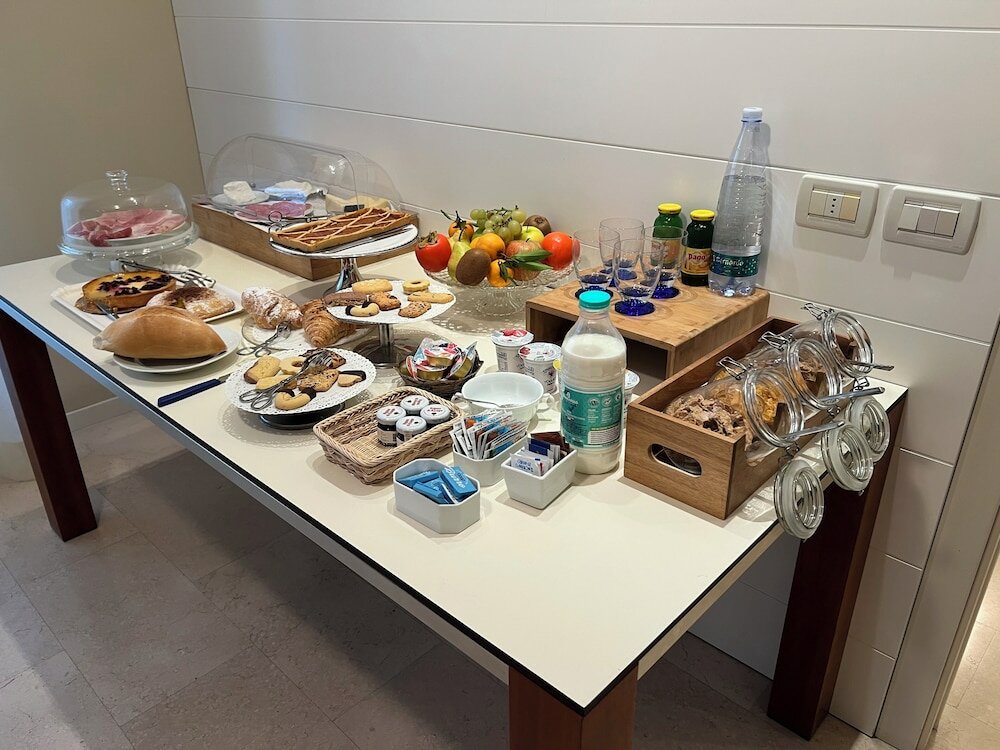 Фото Aparthotel England