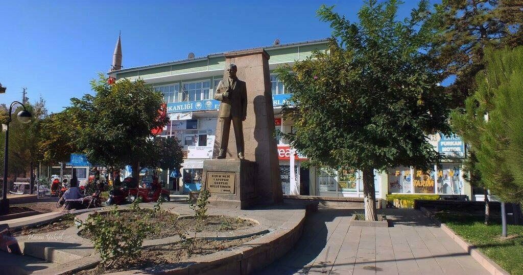 Genre sculpture Ataturk Monument, Yesilhisar, photo