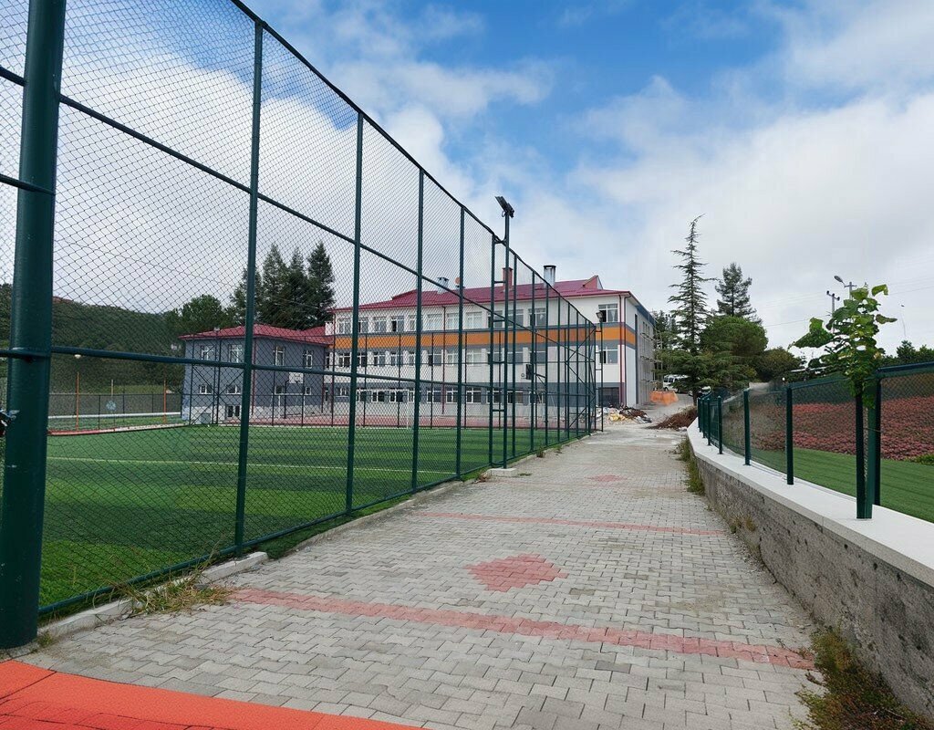 School Karlik Middle School, Ortahisar, photo