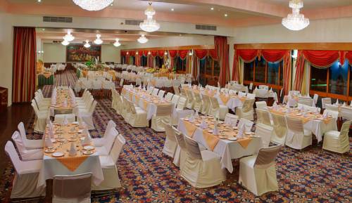 Фото Hotel Clarks Shiraz