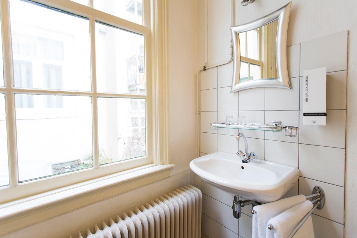 Фото Quentin Golden Bear Hotel