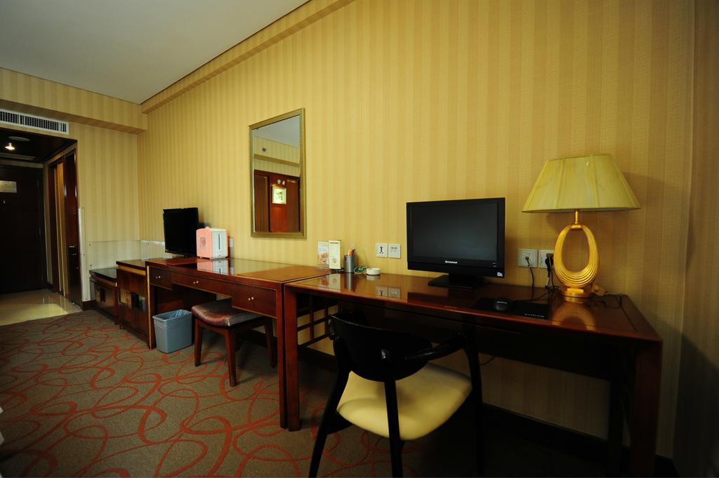 Фото Beijing Guangxi Hotel