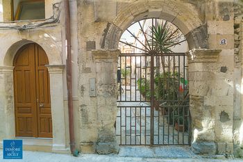 Фото Dione Apartments Ortigia