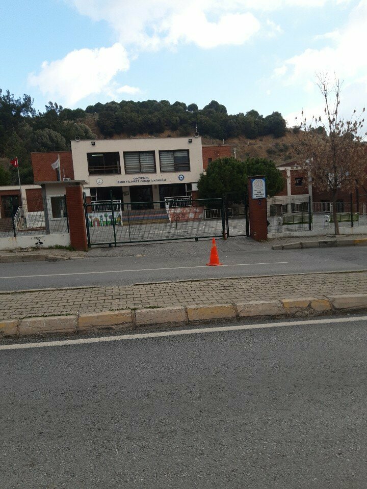 School Izmir Chamber of Commerce Middle School, Izmir, photo