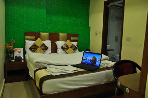 Фото Hotel Guruvas Inn