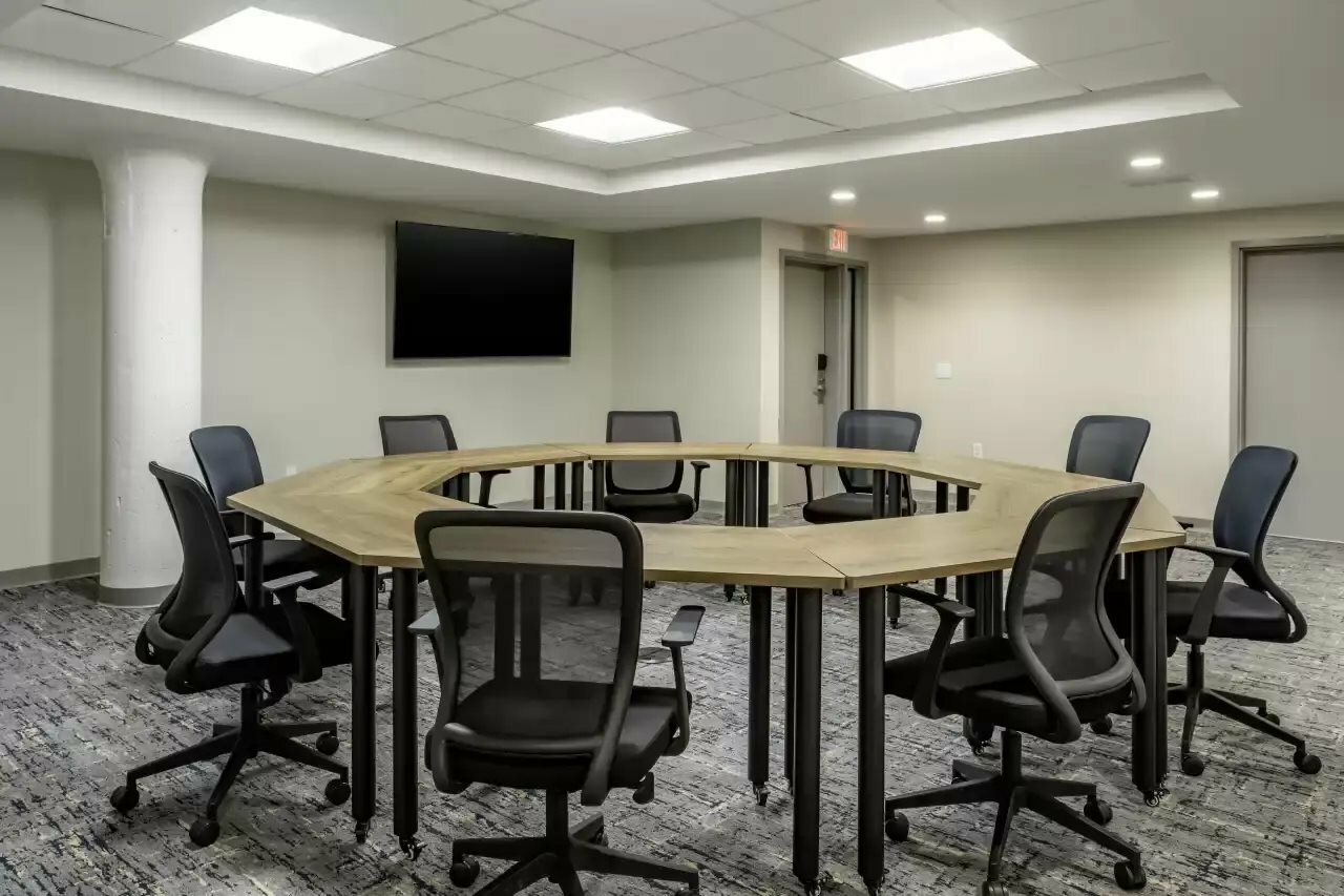 Фото Comfort Inn & Suites Newark Liberty International Airport