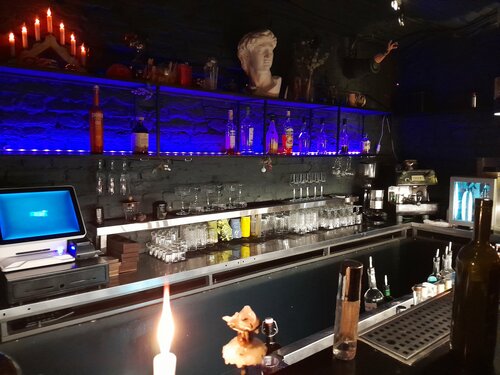 Моншадағы жалаңаш ауыл отбасының суреті