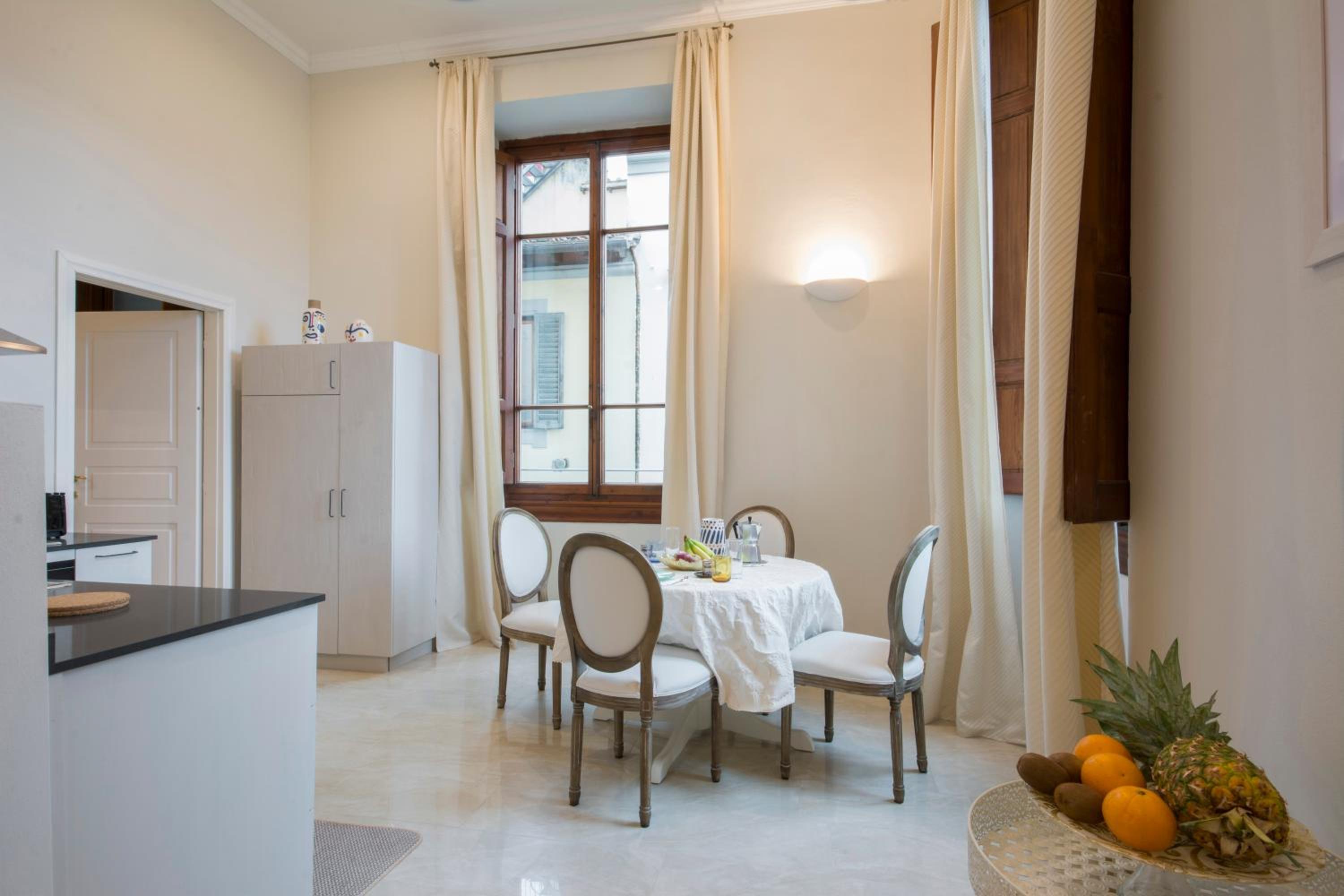 Фото Iris Apartments