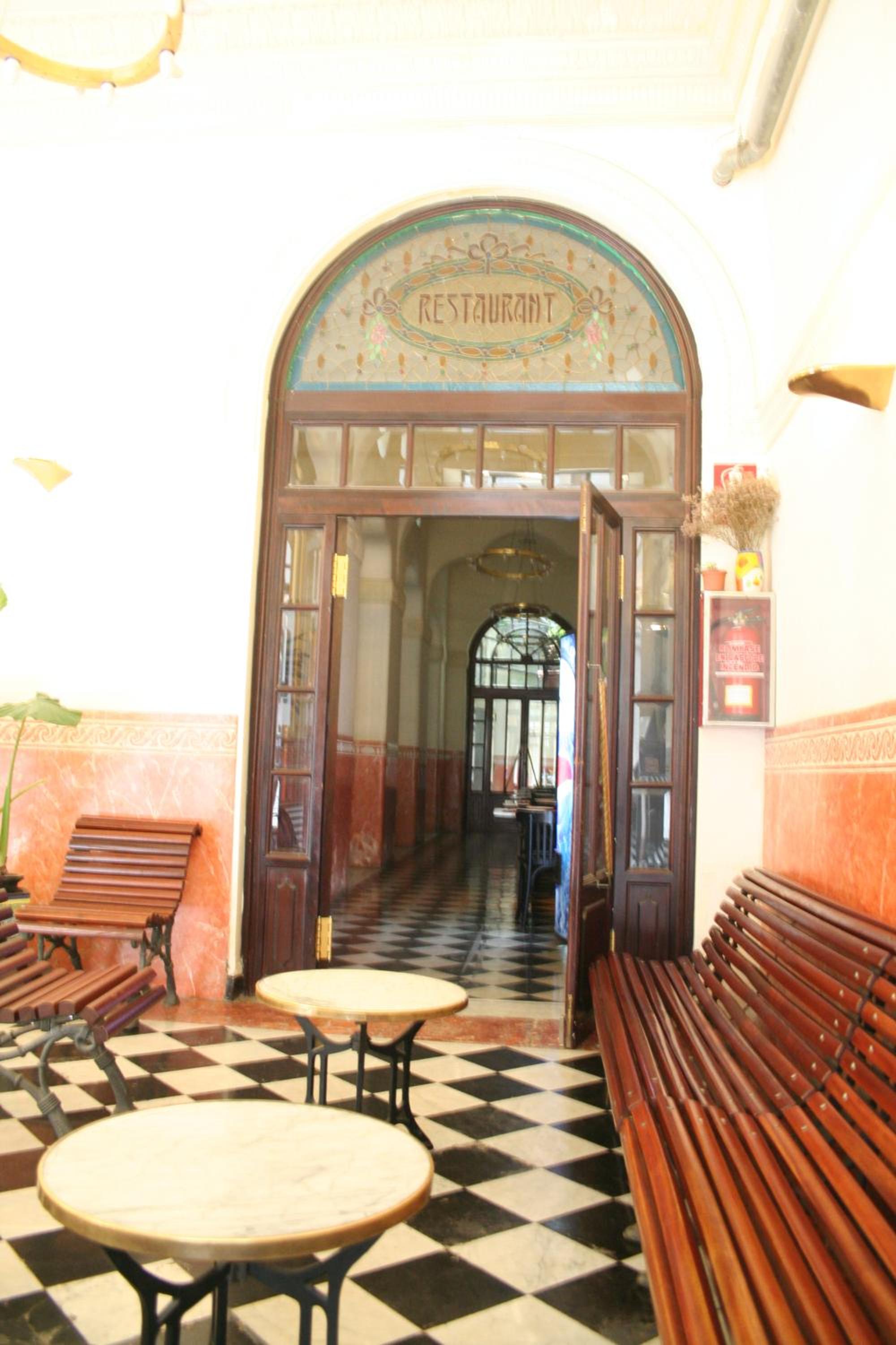 Фото Peninsular Hotel