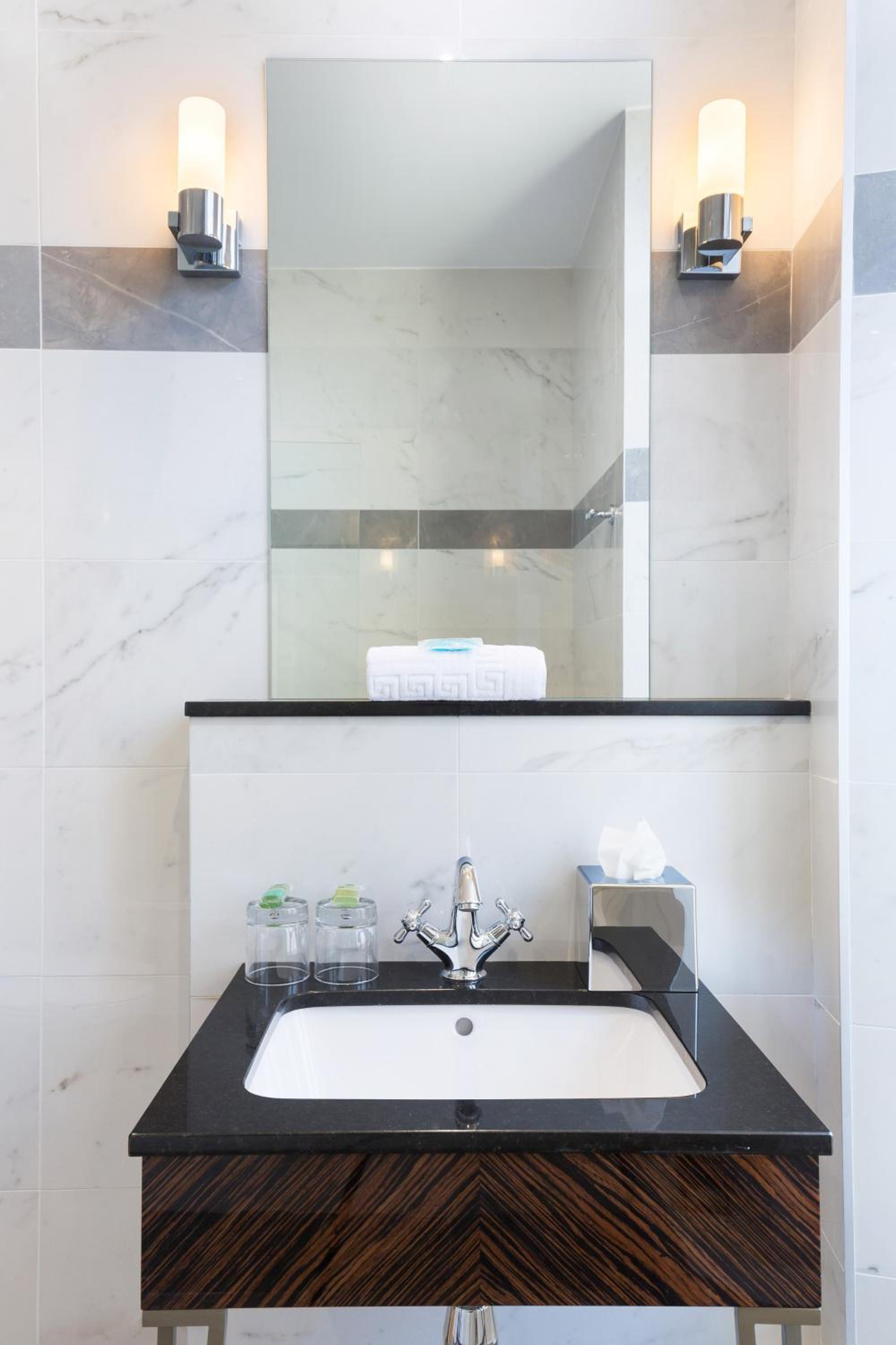 Фото The Jay Hotel by HappyCulture