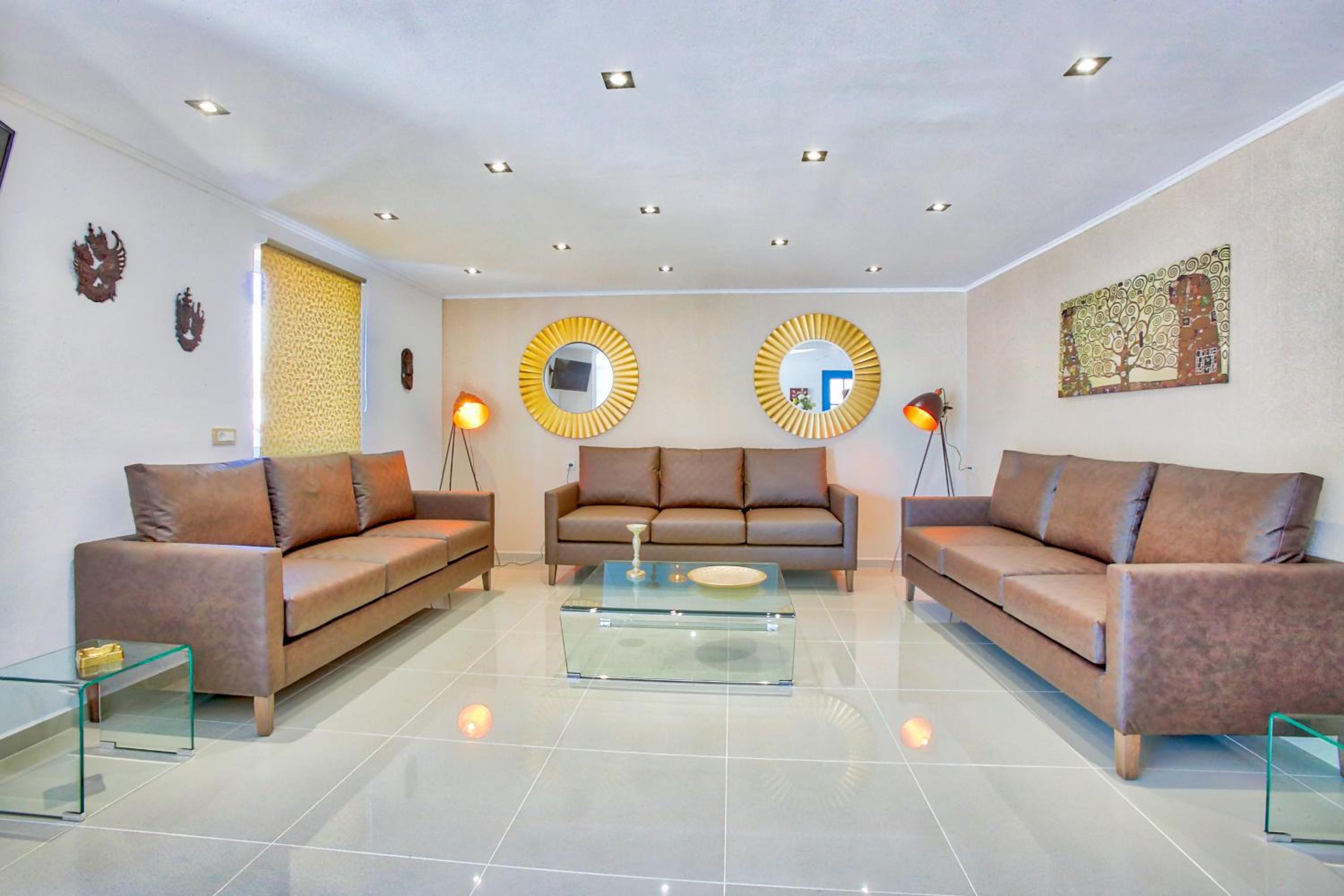 Фото Happy Days Studios