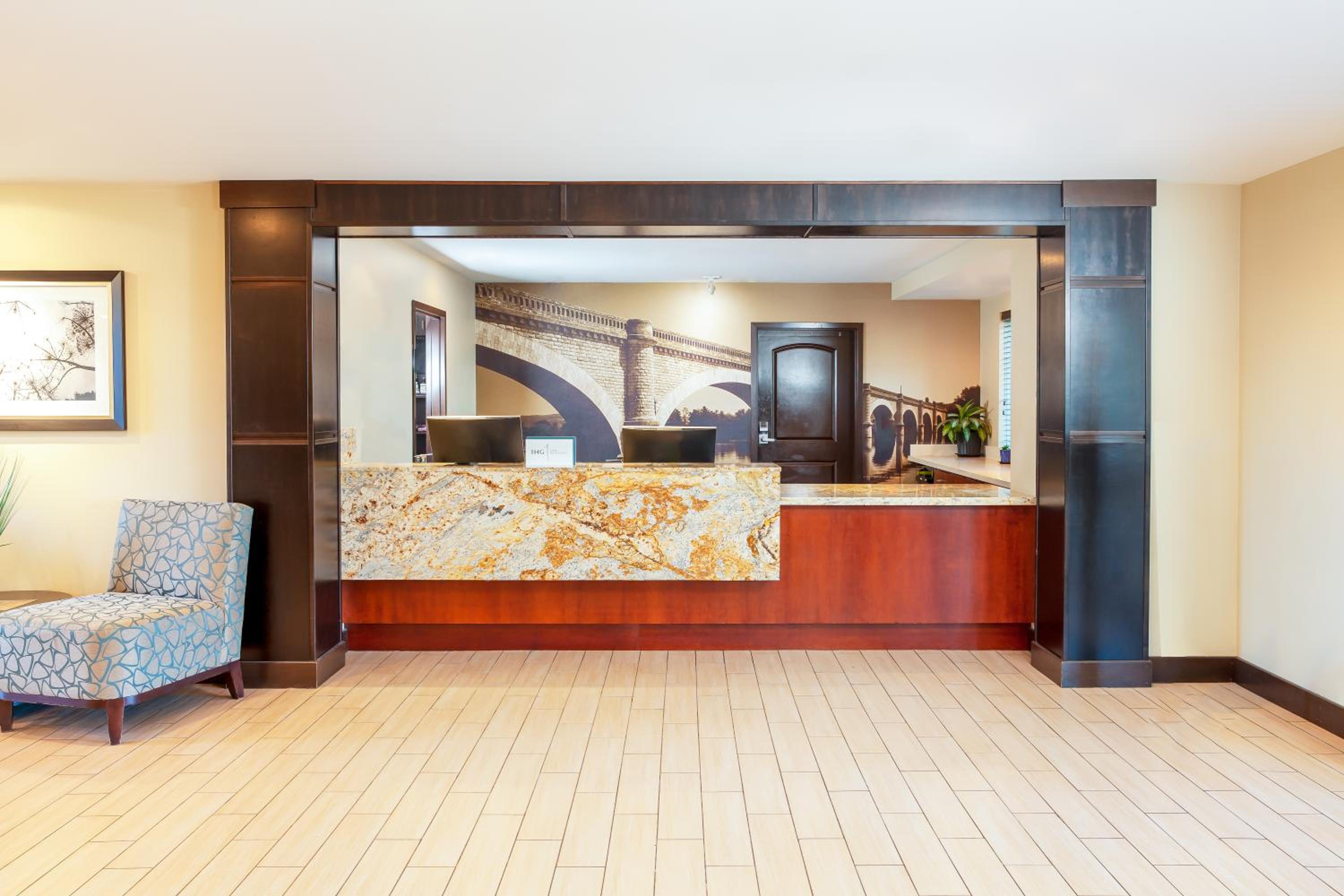 Фото Staybridge Suites Denver-Central Park, an Ihg Hotel
