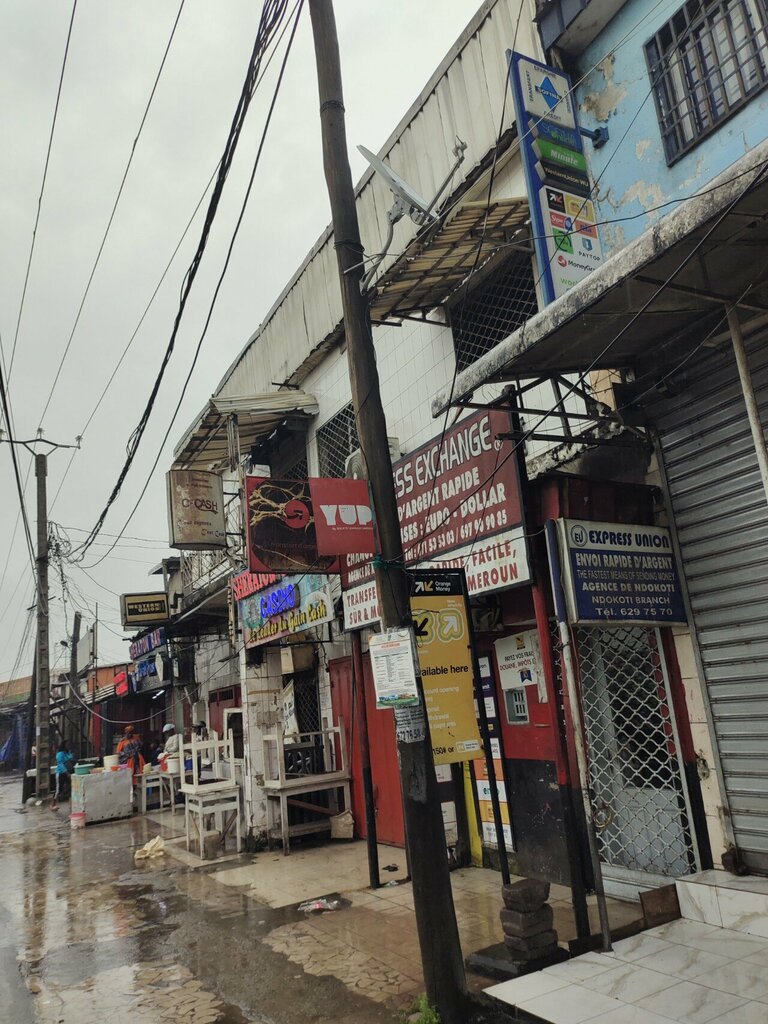 Public transport stop C C a S a Ndokoti, Douala, photo
