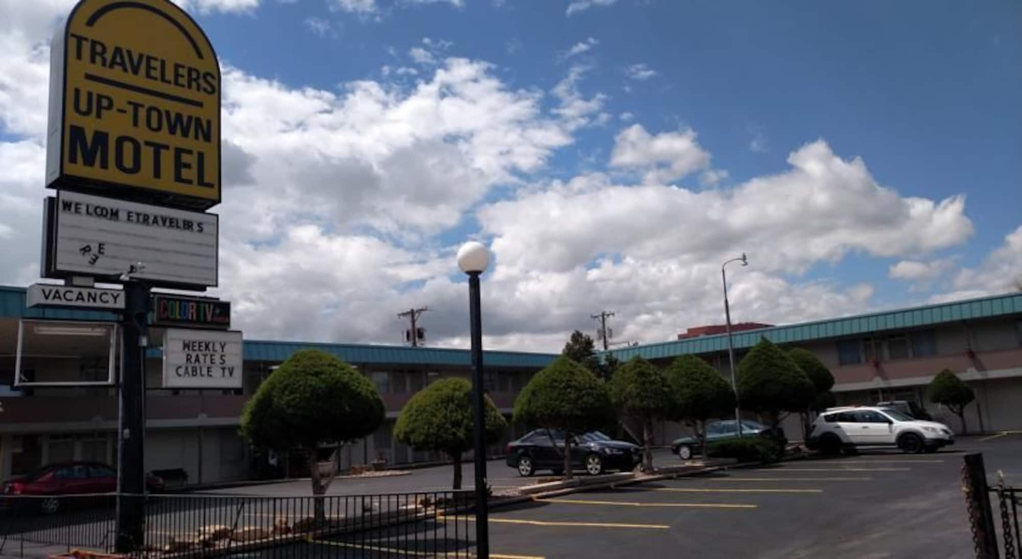 Фото Travelers Uptown Motel