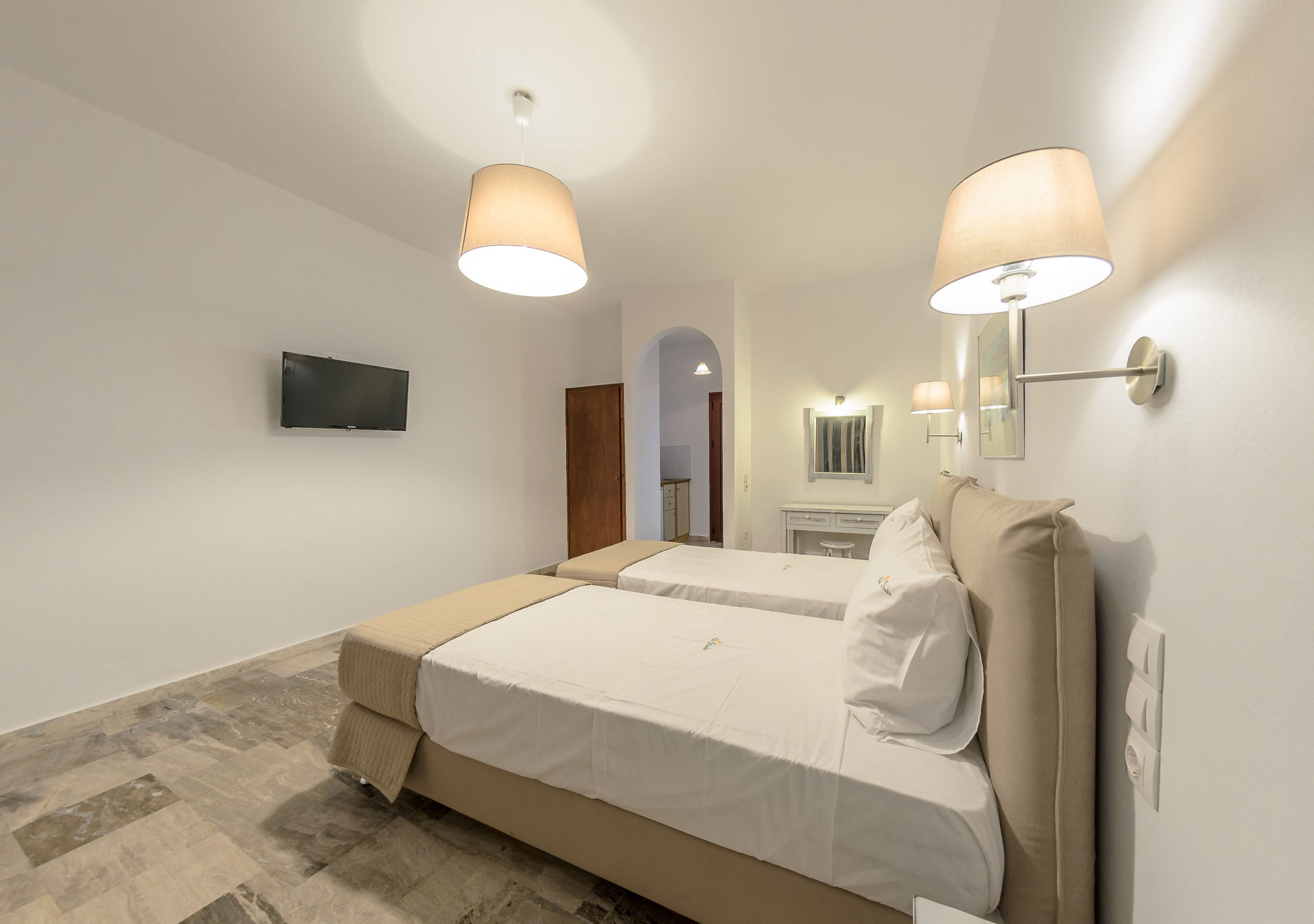 Фото Kiki Studios & Apartments