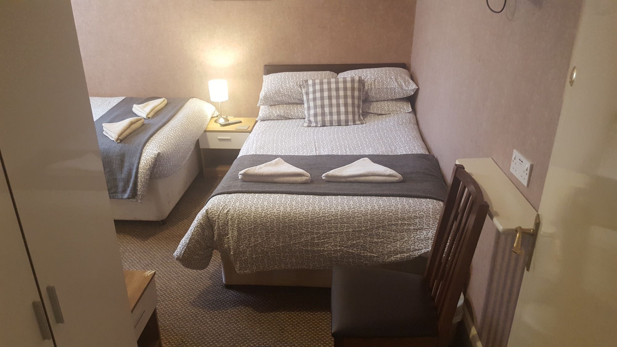 Фото Newholme Hotel