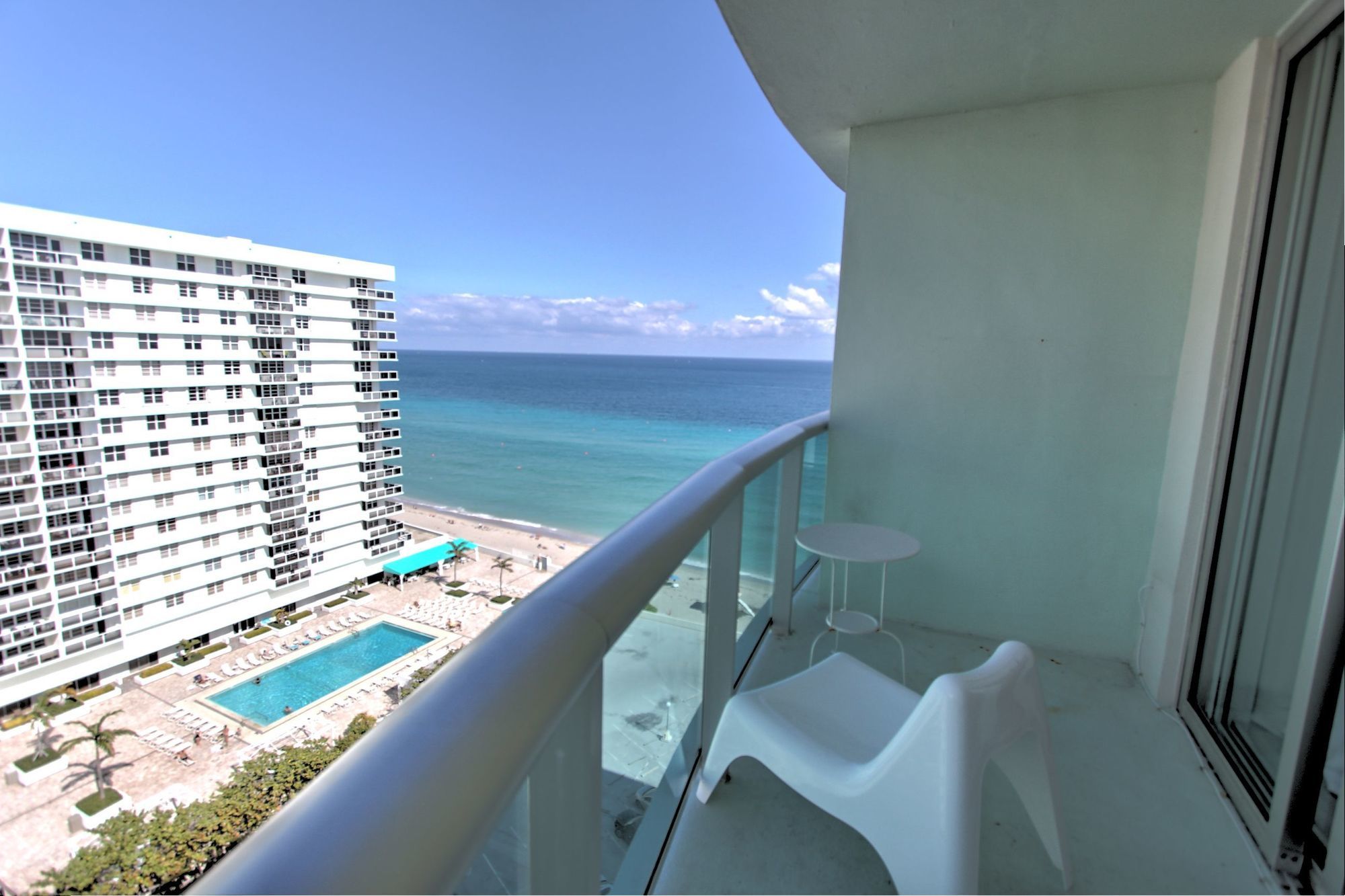 Фото Hollywood Condos