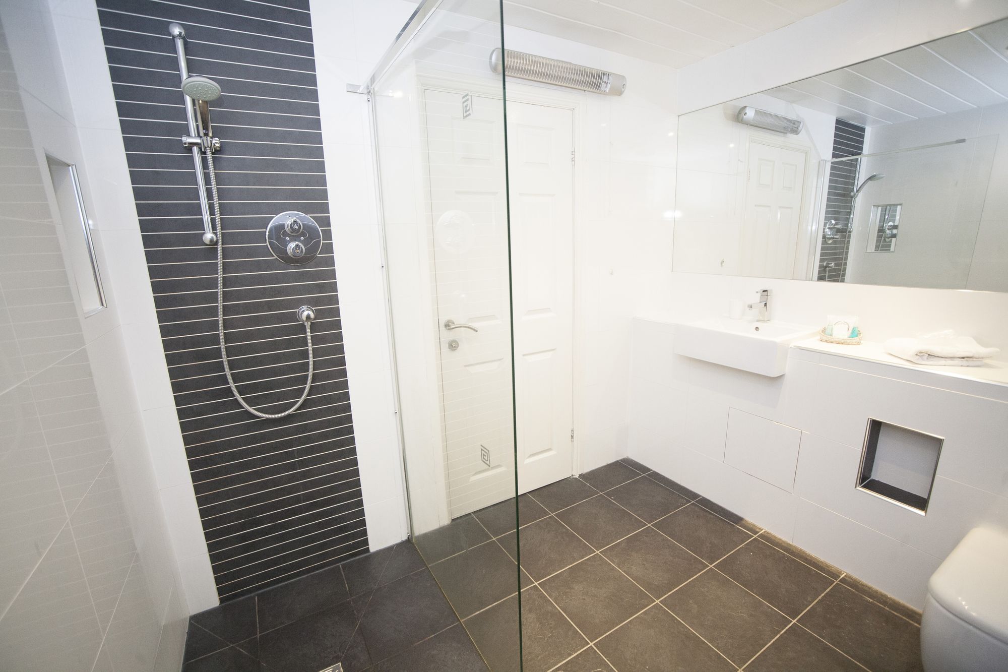 Фото The White Swan, Halifax