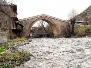 Historic Red Bridge (Van, Bahçesaray, Elmayaka Mah., Kırmızı Köprü), landmark, attraction