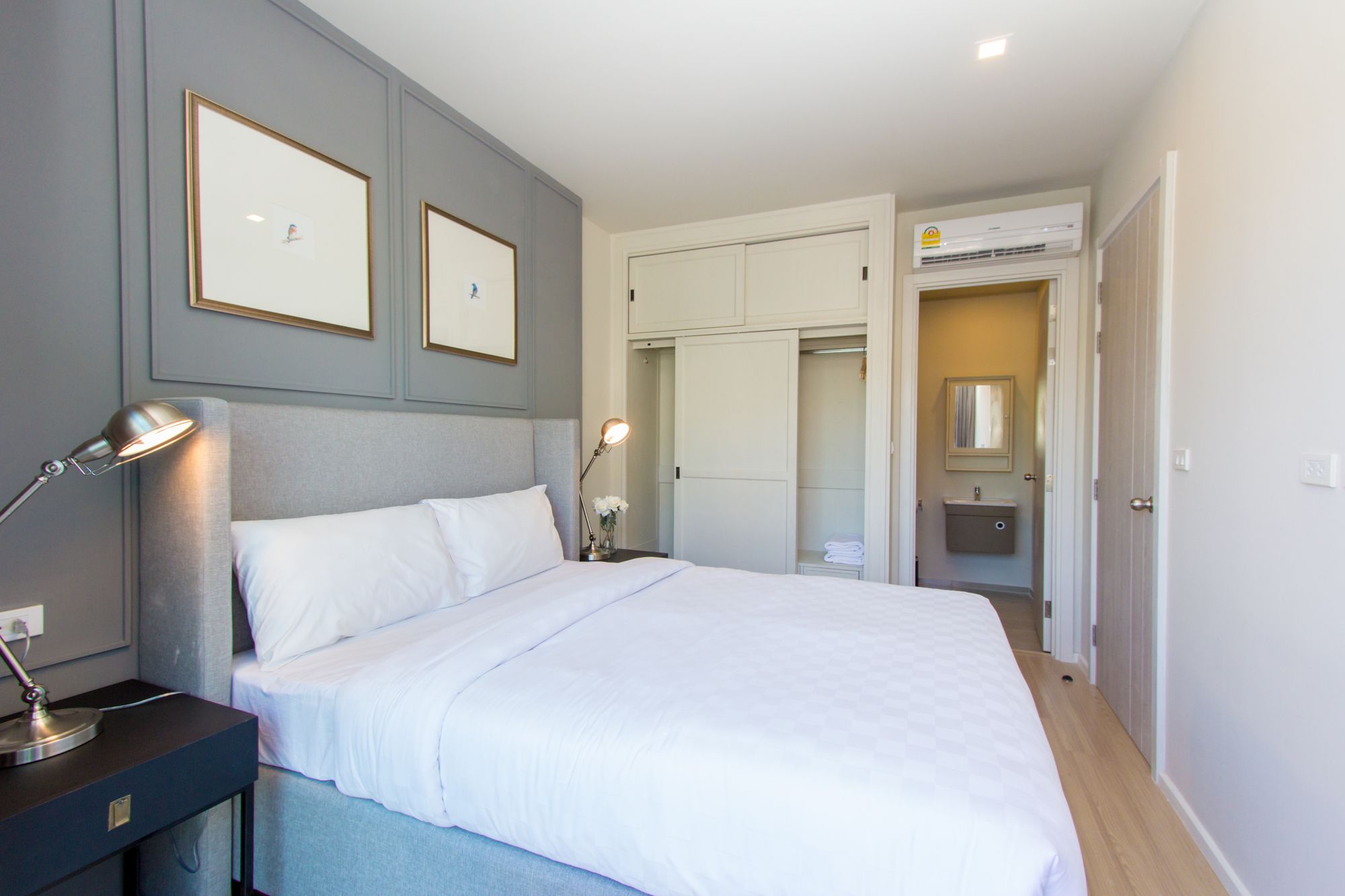 Фото Dlux Condominium