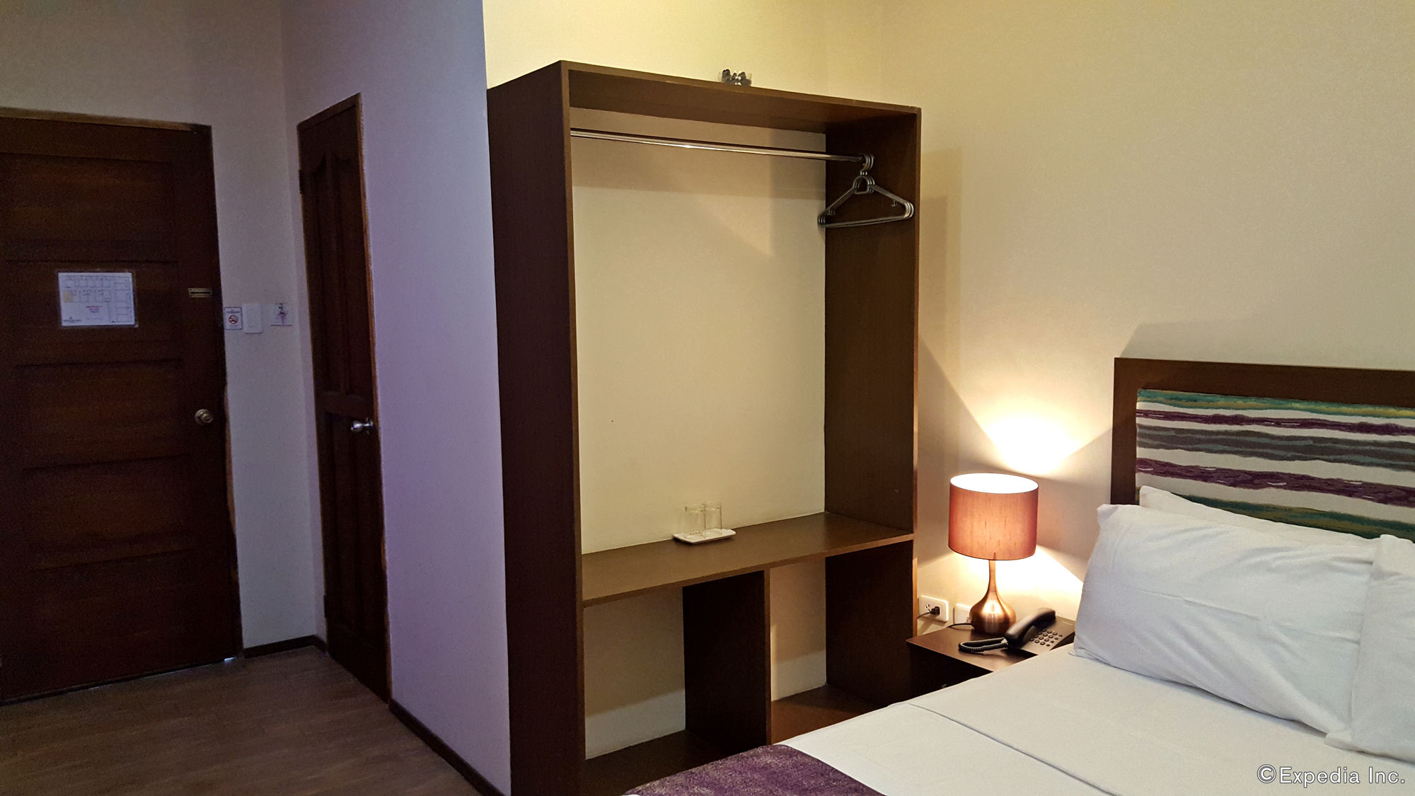 Фото Golden Gate Suites