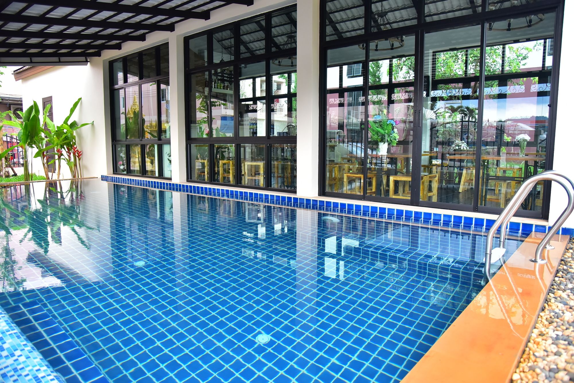 Фото Ploy's Pearl Hotel