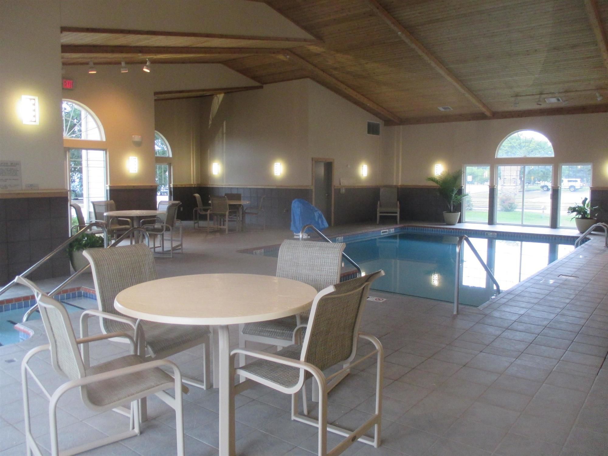 Фото Best Western Plus Menomonie Inn & Suites