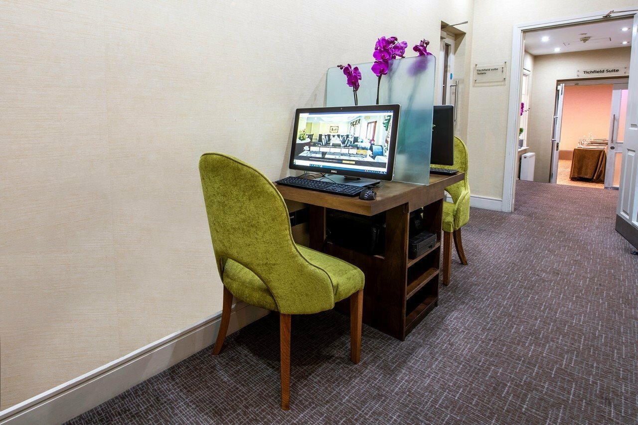 Фото Langham Court Hotel