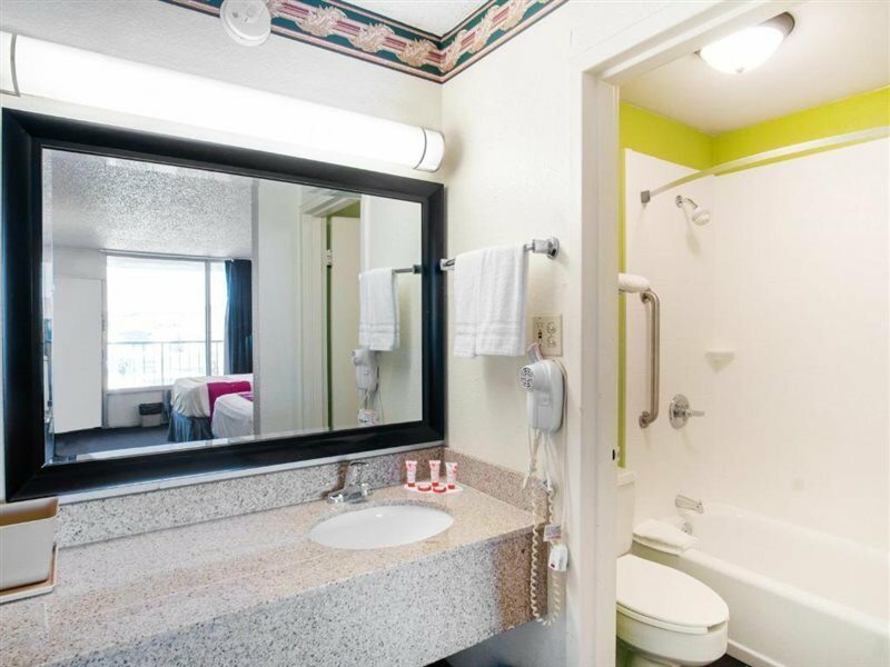 Фото Oyo Hotel Oklahoma City South I-35 and Se 29th