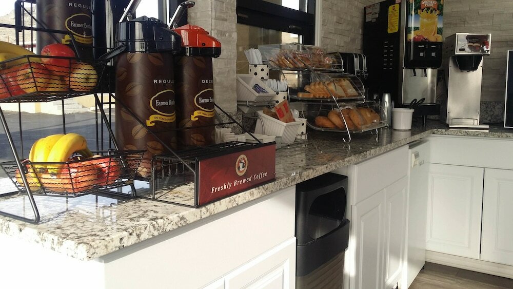 Фото Super 8 by Wyndham Wendover