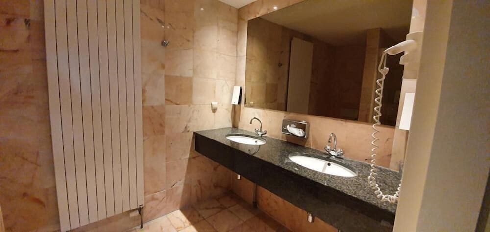 Фото Fletcher Stadshotel Den Haag