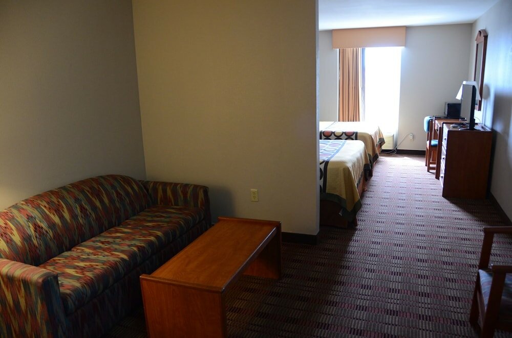 Фото Super 8 by Wyndham Louisville/Expo Center