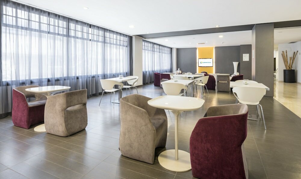 Фото Hotel Ilunion Romareda