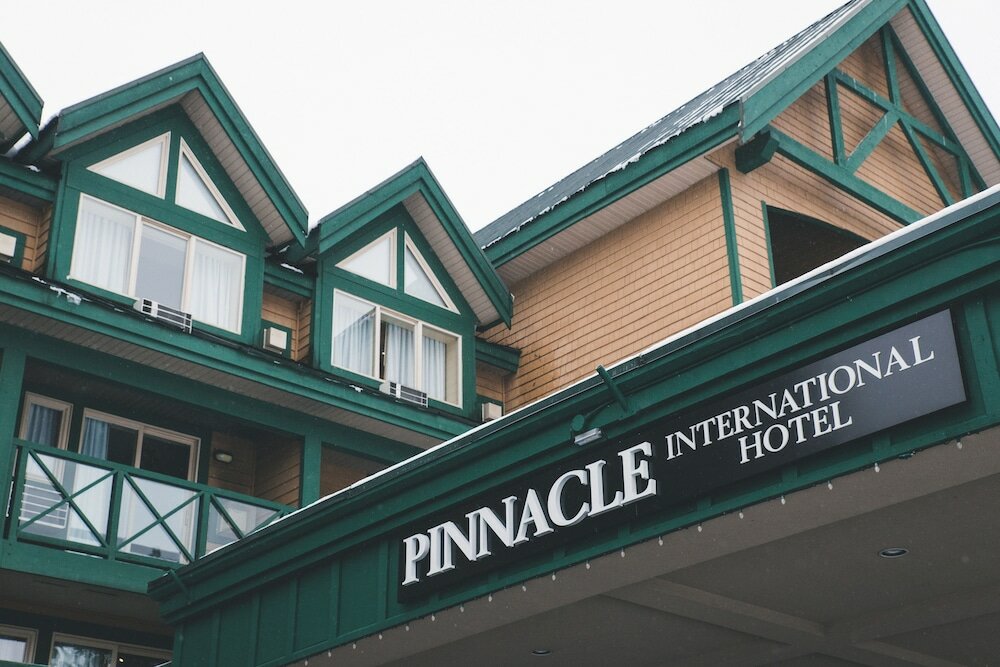 Фото Pinnacle Hotel Whistler Village