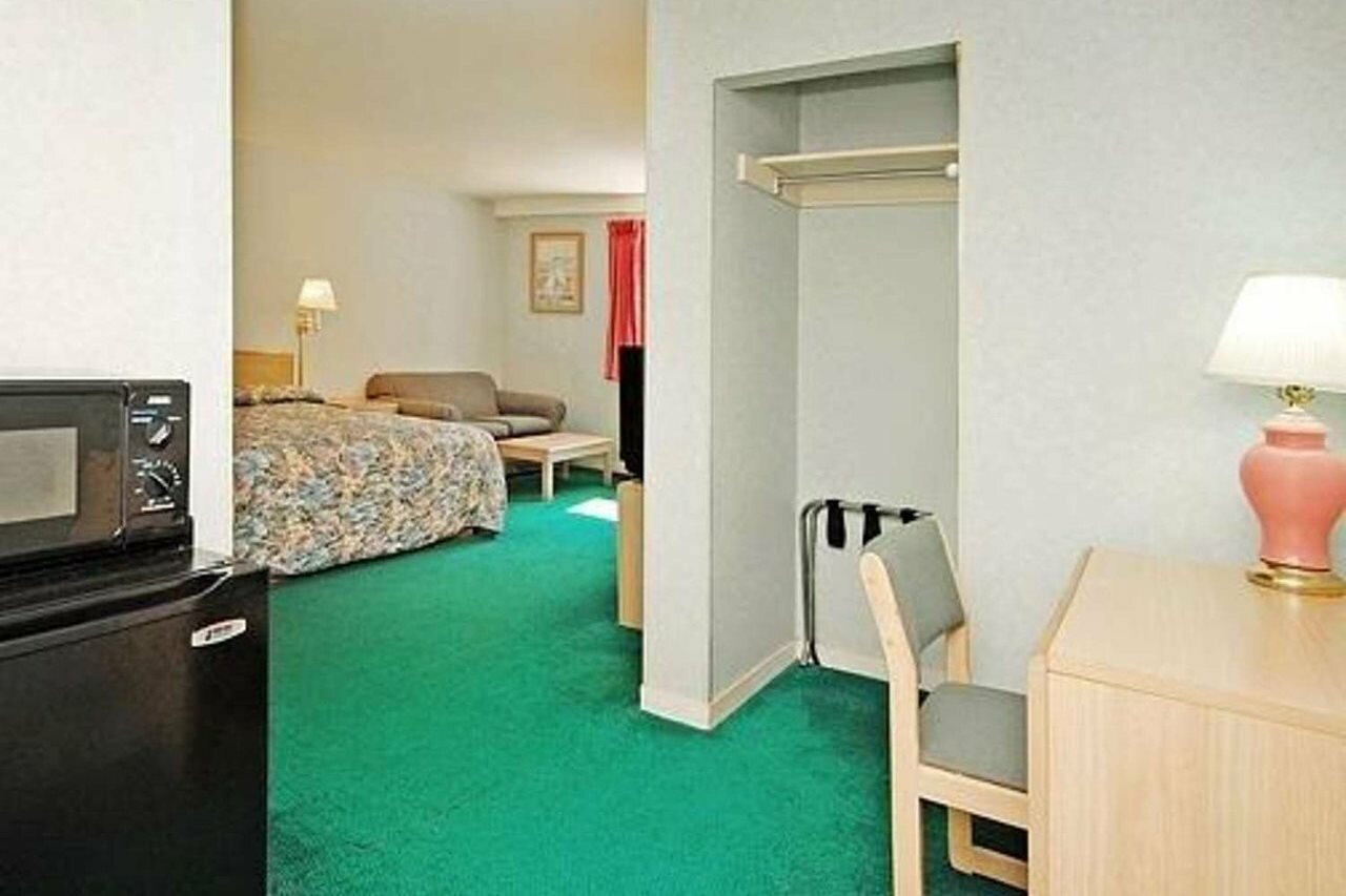 Фото Rodeway Inn Civic Center