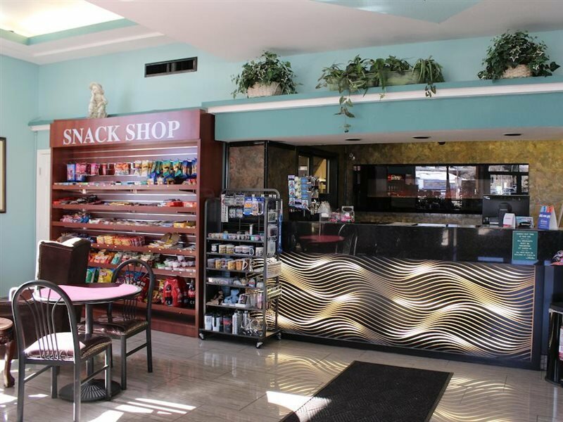 Фото Super 8 by Wyndham Conference Center NAU/Downtown