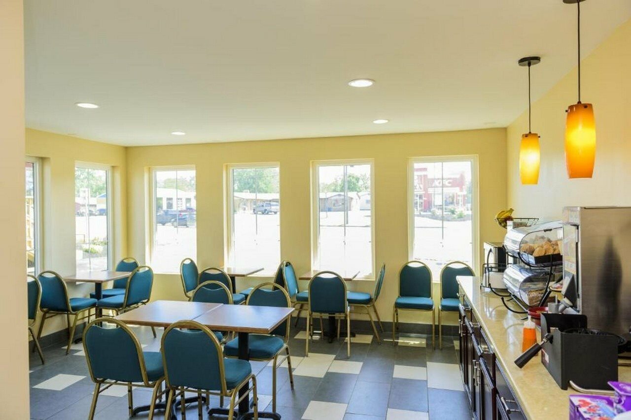 Фото AArya Hotel by Niagara Fashion Outlets