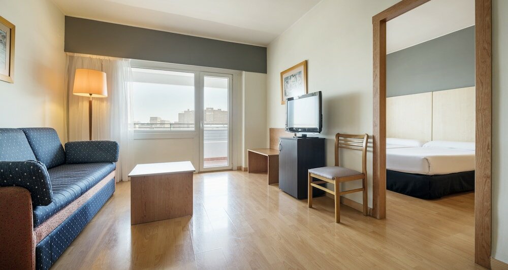 Фото Hotel Ilunion Romareda