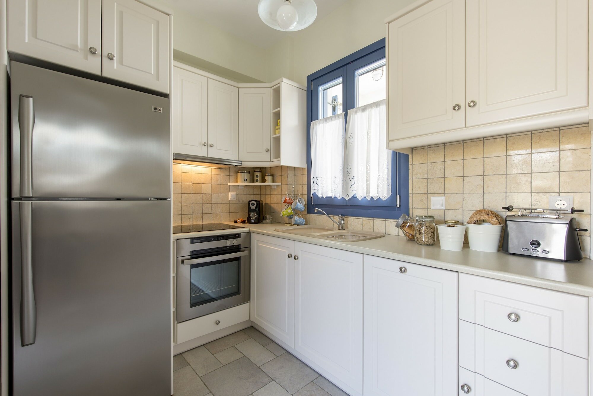 Фото Earino Suites & Villas