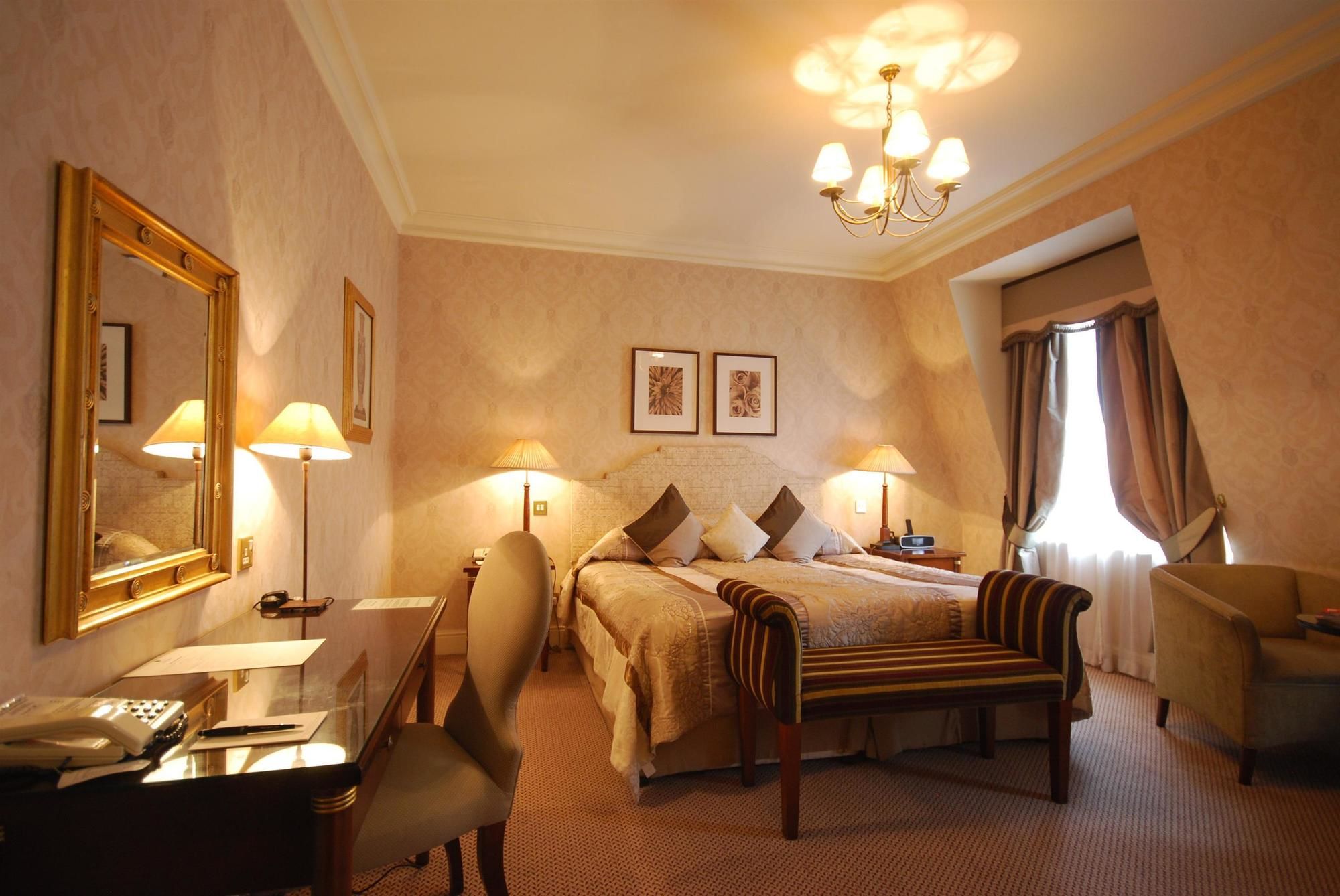 Фото The Leonard Hotel