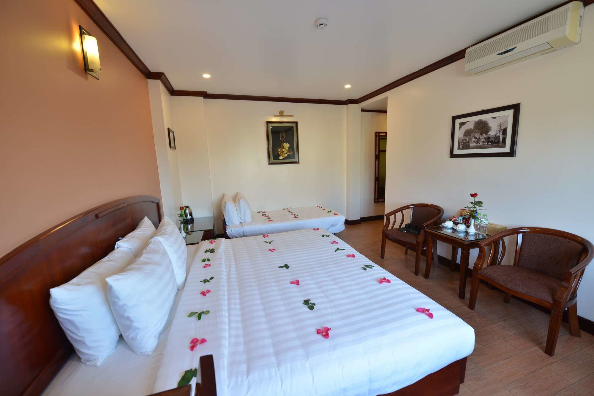 Фото Blue Ha Noi Inn Legend Hotel